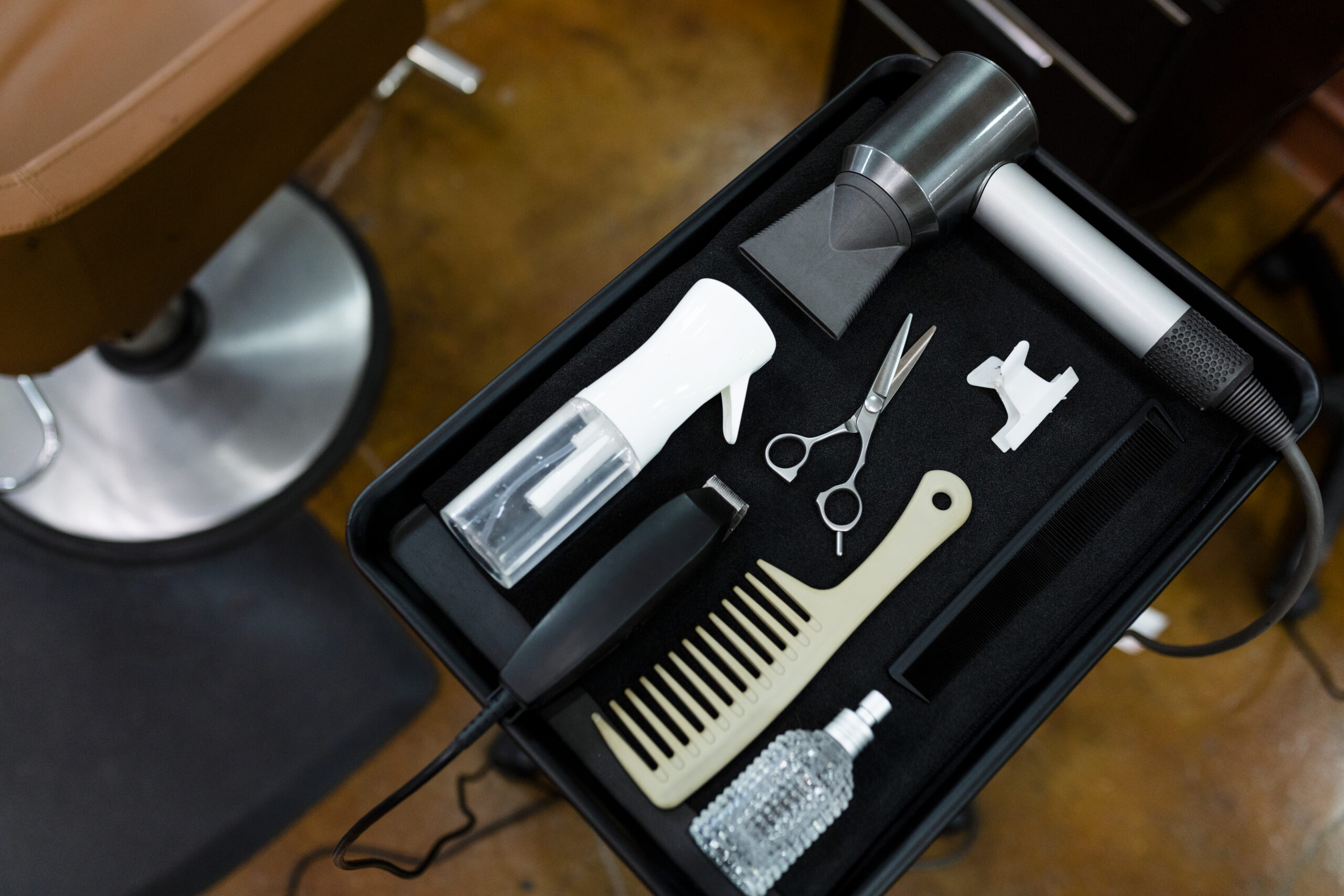 Hairstylist' professional hair kit